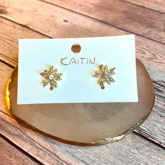 Clear Flower Post Earrings Bling korean style - Picture 4 of 8